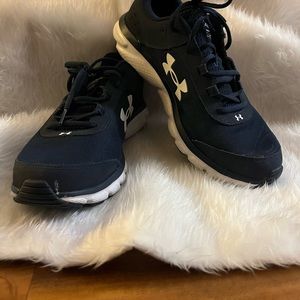 Under Armour sneakers lightly used size 12